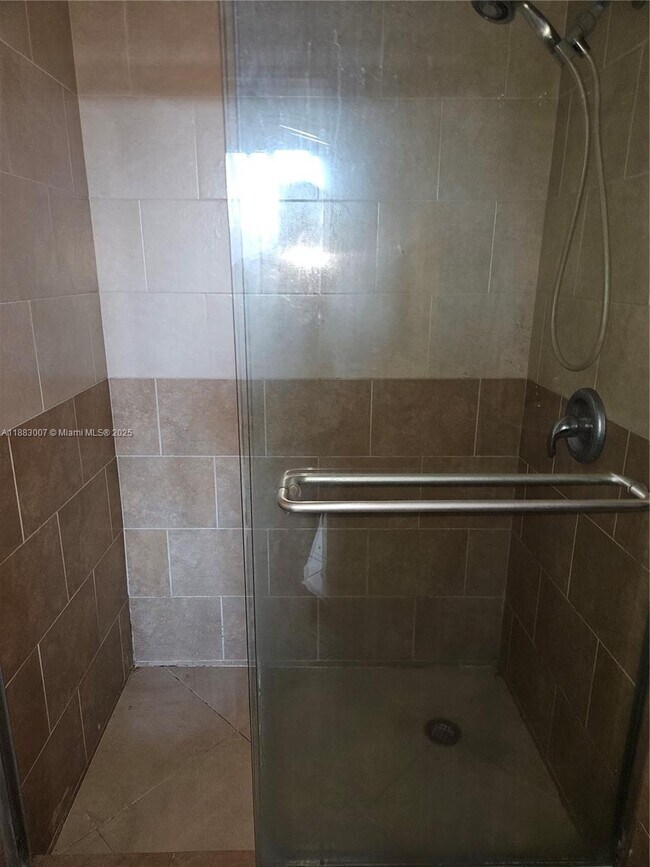 Building Photo - 10000 NW 80th Ct