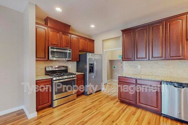 Building Photo - 1667 Domino Dr SE