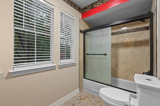 Building Photo - 13051 Meadowline Dr