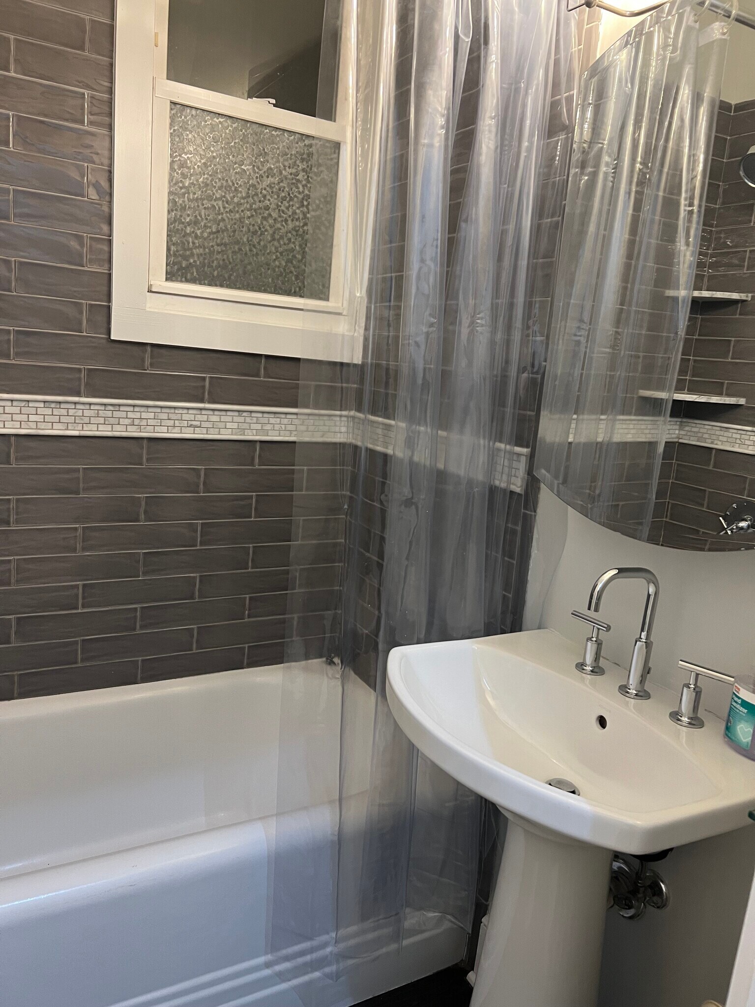 Building Photo - 40 Nichols St