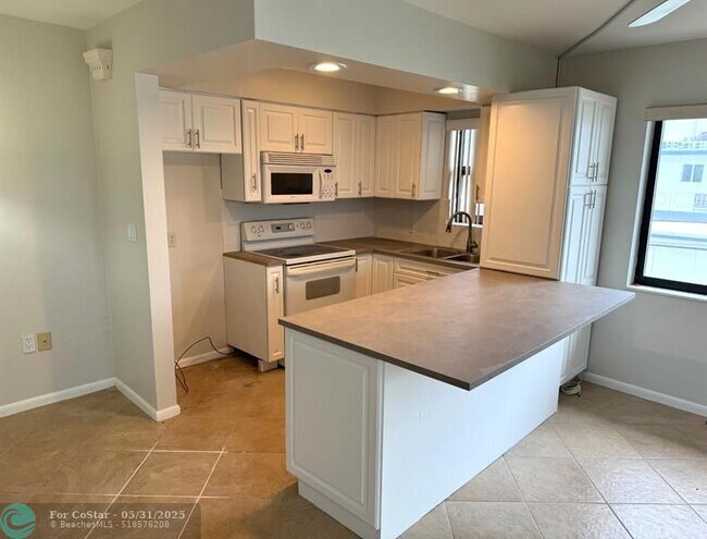 Building Photo - 3208 SE 11th St