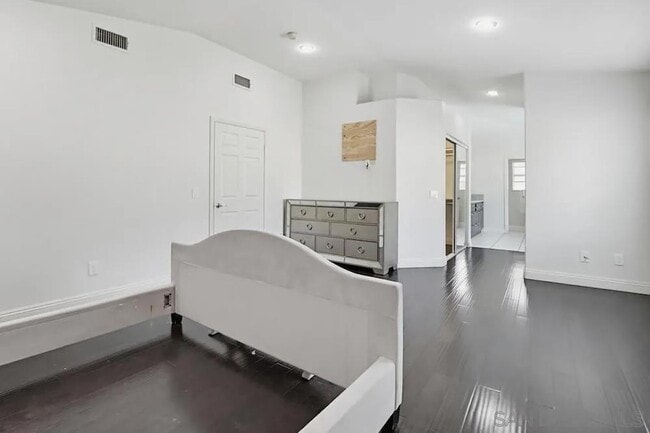 Building Photo - 561 Bayona Loop