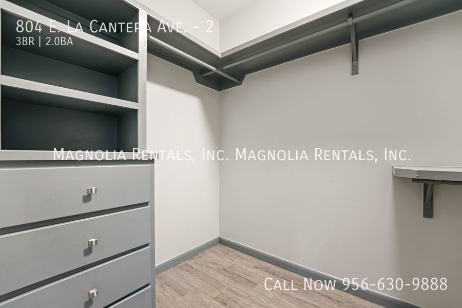 Building Photo - 804 E la Cantera Ave
