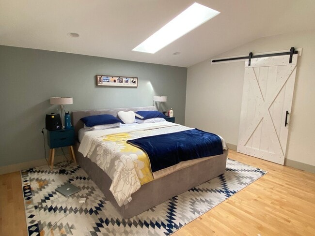 Building Photo - AVAILABLE NOW 3 BD 3.5 BA Townhome in Fremont