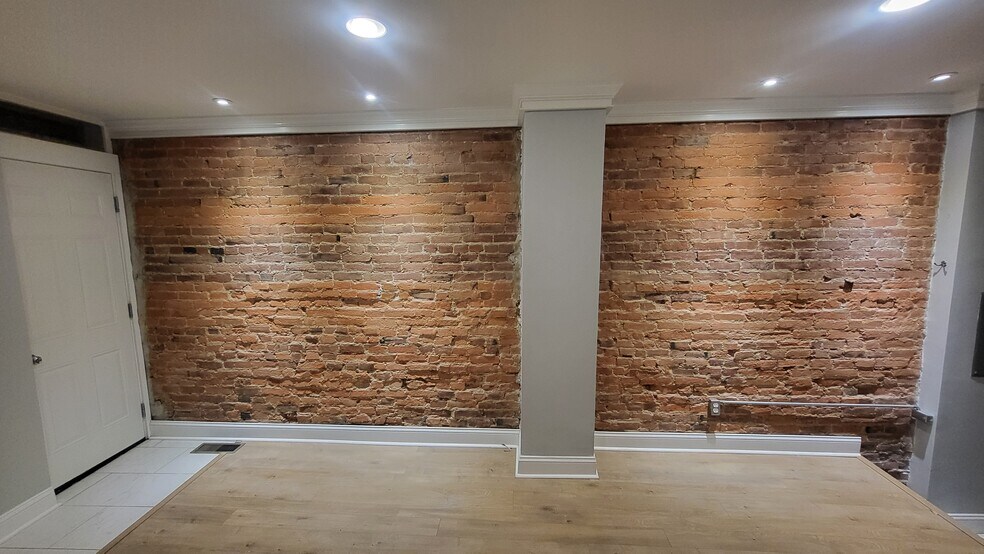 Living Room - 816 S 5th St