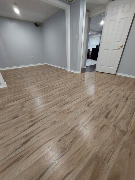 Master Bedroom - 4512 Old Washington Rd