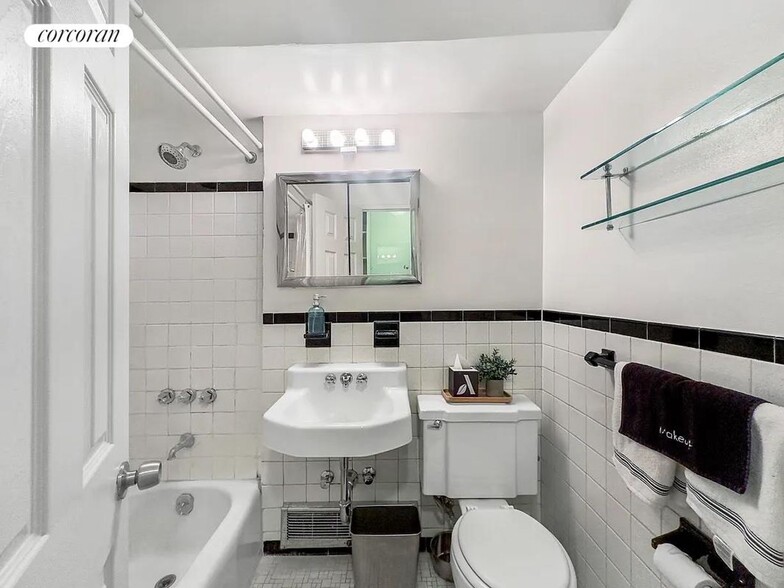 Building Photo - 153 E 57th St