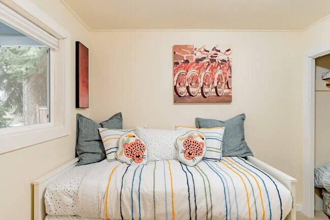 Building Photo - 756 N 76th St