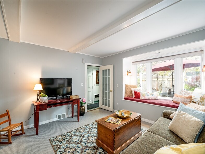 Bonus room - 164 S Main St