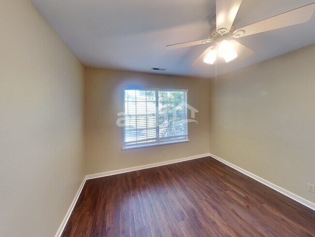 Building Photo - 601 Magnolia Ln