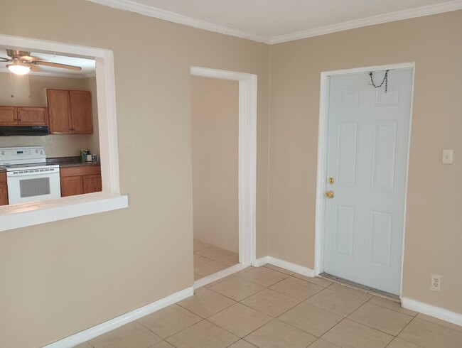 Building Photo - 2/1 Unit for rent in Lake Wales