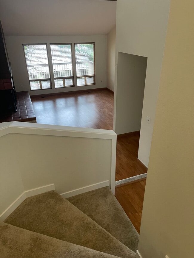 Building Photo - Spacious 2br with additional room in The M...