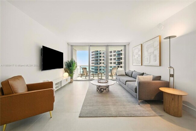 Primary Photo - 5151 Collins Ave