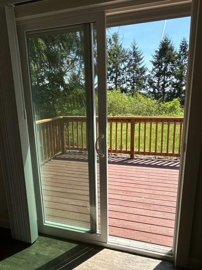 Building Photo - 2 Bedroom 1 Bathroom for rent 675 Square feet