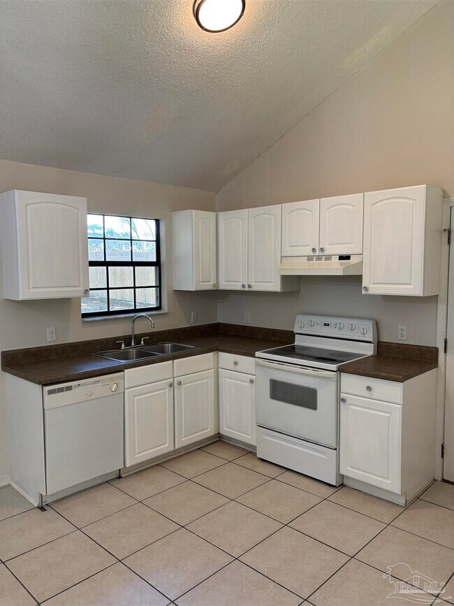 Building Photo - 7145 8 Mile Creek Rd