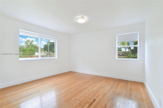 Building Photo - 920 N 26th Ave
