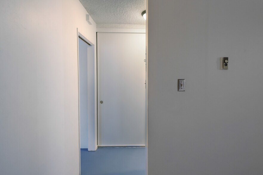 Building Photo - 250 Linden Ave