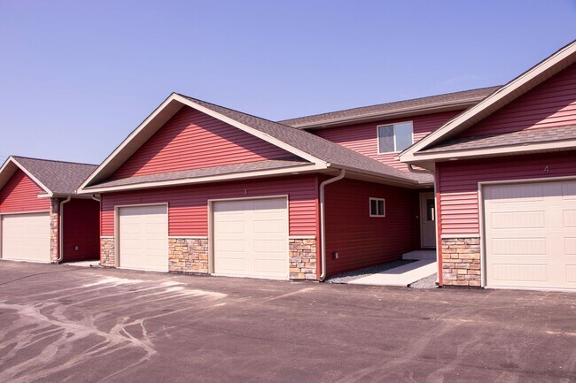 Building Photo - 2 Bed With 2 Car Attached Garage!- End Unit!