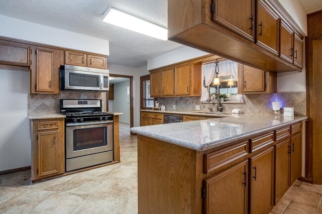 Building Photo - 1830 Baker Dr
