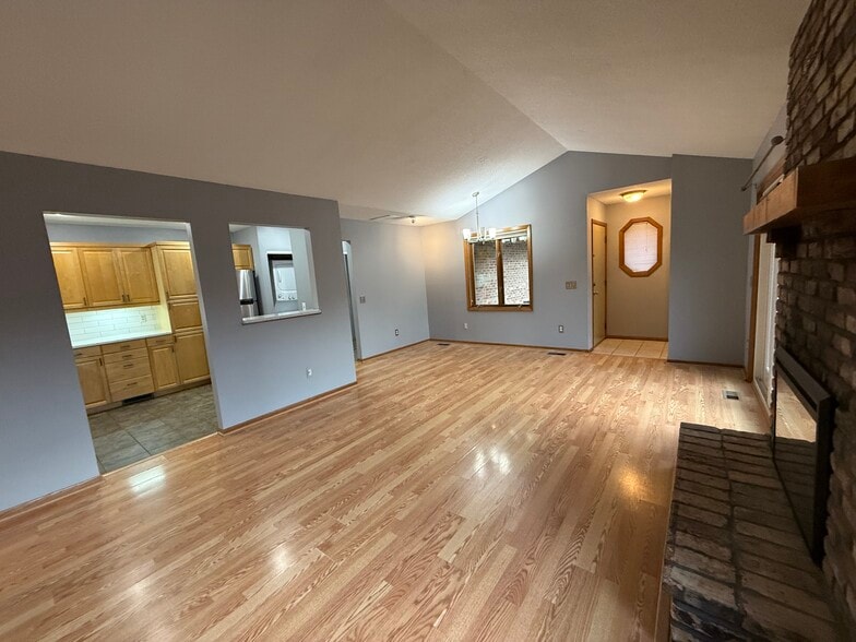 Building Photo - 5864 Red Cherry Ln