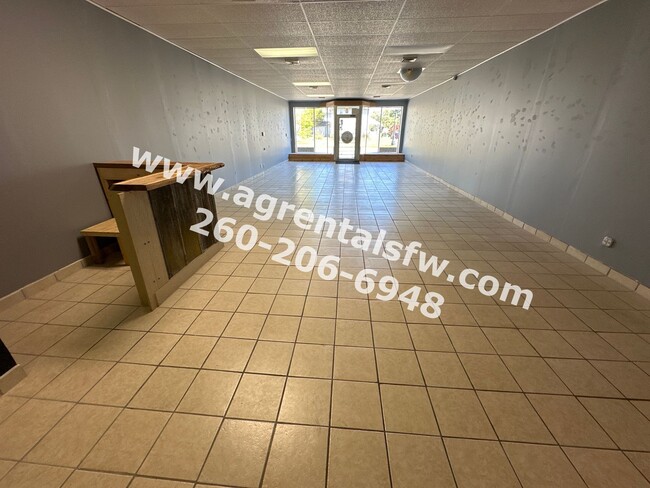 Building Photo - Retail/Office Space For Rent