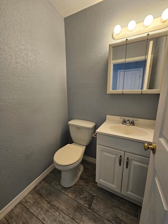 Building Photo - 1077 Woodlore Cir