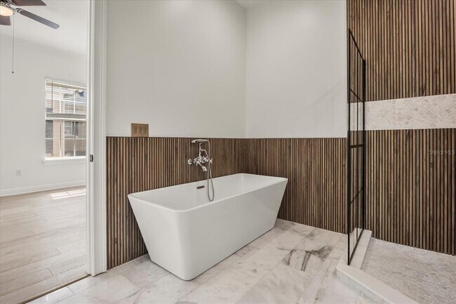 Building Photo - 1316 Lake Baldwin Ln