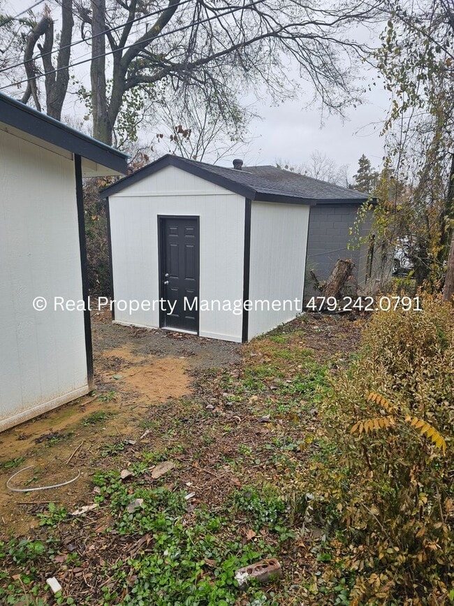 Building Photo - 407 Hemlock St