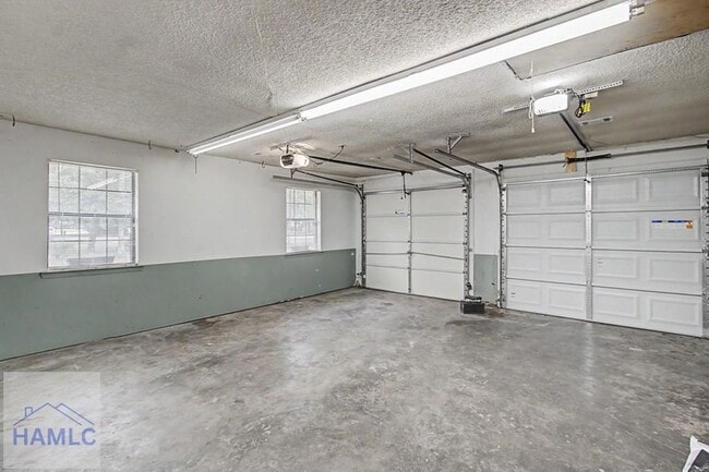 Building Photo - 21 Pinewood Ln