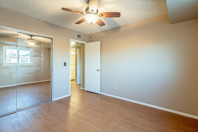 Building Photo - Charming 3 bedroom townhome near everything!