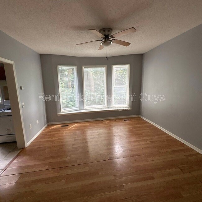 Building Photo - 2314 N Sheridan Ave