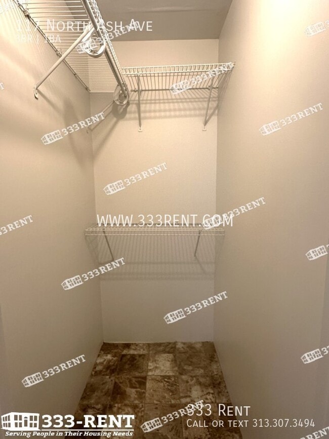 Building Photo - 117 N Ash Ave