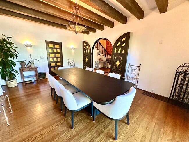 Building Photo - Custom Designer Mediterranean Style Home, 5 BR, 4.5 BA with Pool