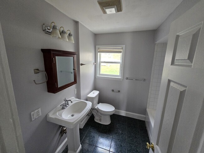 Building Photo - 205 Elmbrook Dr