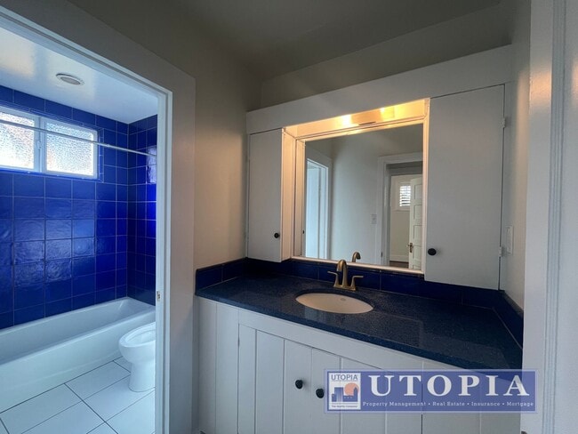 Building Photo - Charming Victorian Home with 3 bedrooms an...