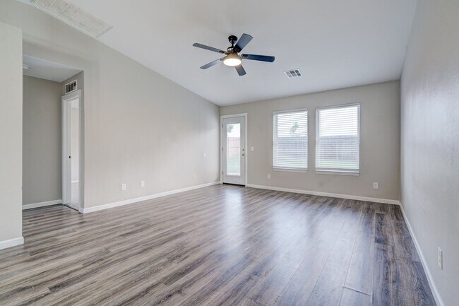 Building Photo - 10425 Aberdeen Dr