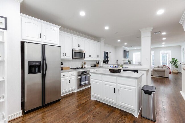 Building Photo - 2619 Colby St