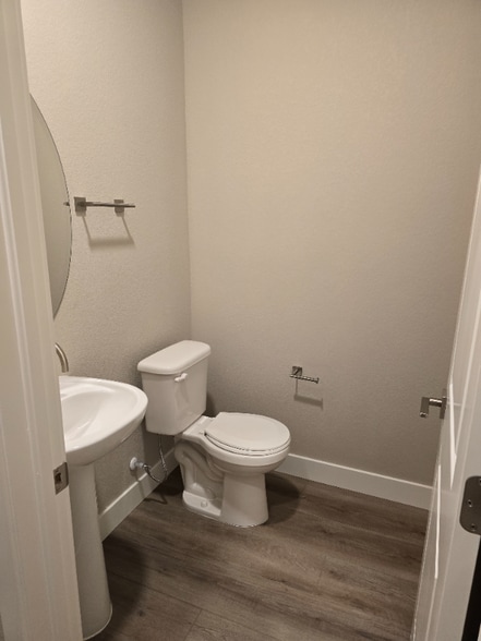 Building Photo - 4832 River Roads Dr
