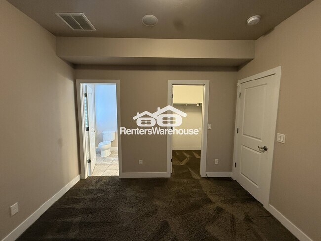 Building Photo - 7535 Vinci Pl