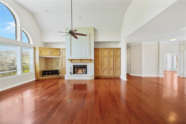 Building Photo - 19 Greenview St