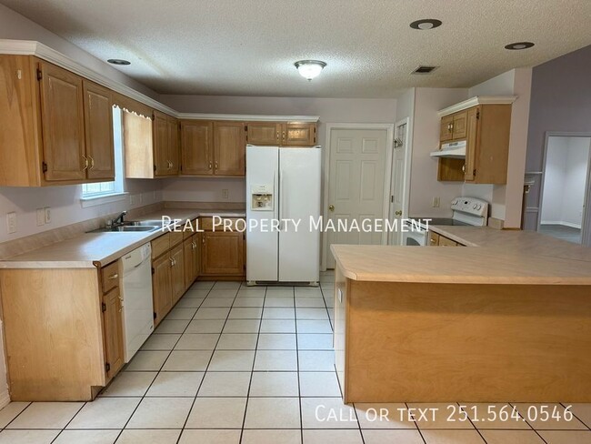 Building Photo - 3 BEDROOM 2 BATH DAWES RD AREA