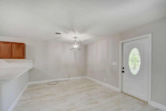 Building Photo - 1425 N Federal Hwy