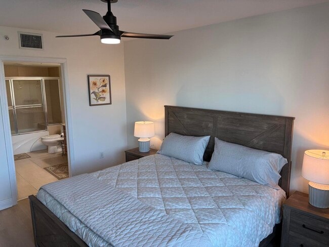 Building Photo - 610 Clematis St