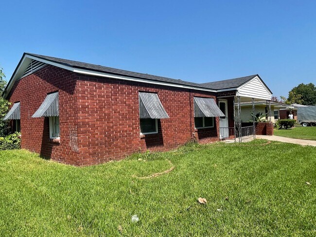 Building Photo - 909 Princeton Ave