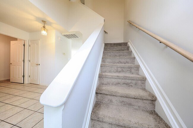 Building Photo - 163 Springwood Ln