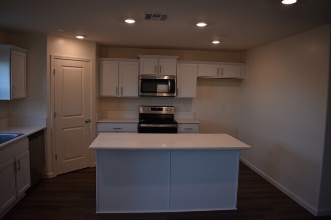 Building Photo - 4049 Cinnabar Ave