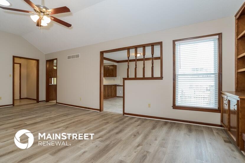 Building Photo - 905 NW Delwood Dr