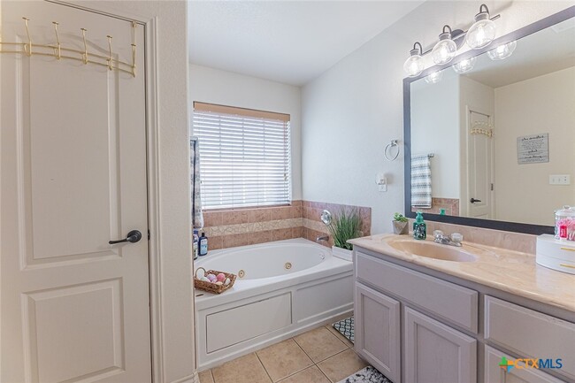 Building Photo - 4011 Salt Fork Dr
