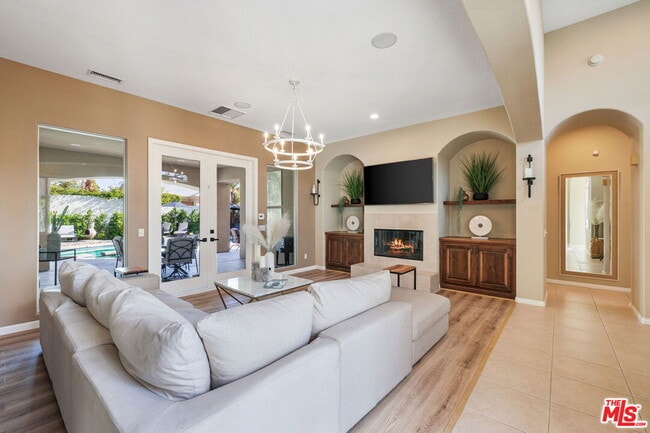 Building Photo - 4 Cartier Ct