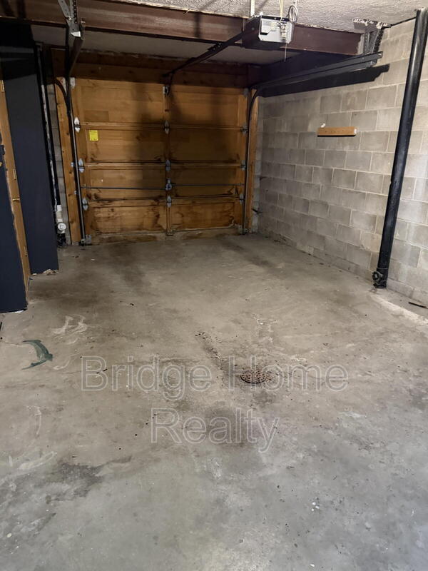 Building Photo - 210 Woodhaven Dr